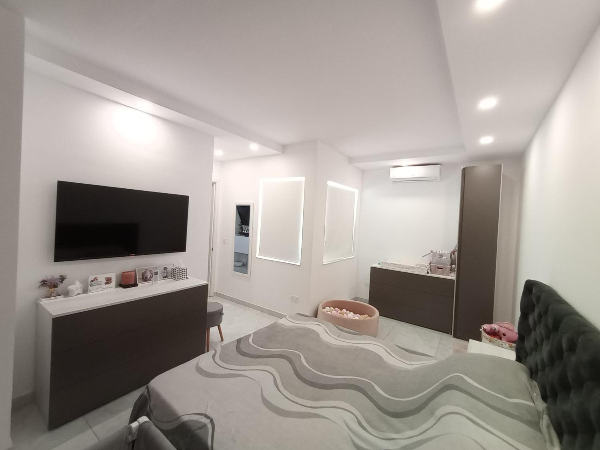 High Rise Haven Penthouse Apartment *